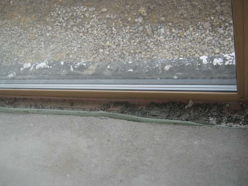 BAU.DE / BAU-Forum: 1. Bild zu Antwort "Bodentiefe Fenster: Isorast-Bauweise &ndash; Detail zur Estrichd&auml;mmung" auf die Frage "Estrich an bodentiefen Fenstern: Dehnungsfuge n&ouml;tig? Kosten f&uuml;r korrekte Ausf&uuml;hrung?" im BAU-Forum "Estrich und Bodenbel&auml;ge"