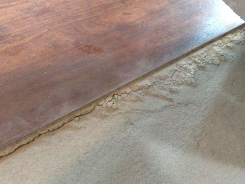 BAU.DE / BAU-Forum: 2. Bild zu Frage "Expona Commercial Schaden: Ursachen, Sanierung & Kosten bei pulverisierter Spachtelmasse?" im BAU-Forum "Estrich und Bodenbel&auml;ge"