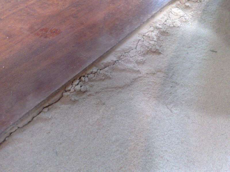 BAU.DE / BAU-Forum: 3. Bild zu Frage "Expona Commercial Schaden: Ursachen, Sanierung & Kosten bei pulverisierter Spachtelmasse?" im BAU-Forum "Estrich und Bodenbel&auml;ge"