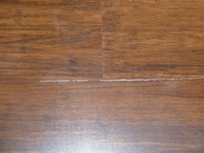 BAU.DE / BAU-Forum: 1. Bild zu Frage "Lackabl&ouml;sung Bambusparkett: Ursachen f&uuml;r Wei&szlig;bruch, Schadensanalyse & Sanierung?" im BAU-Forum "Estrich und Bodenbel&auml;ge"