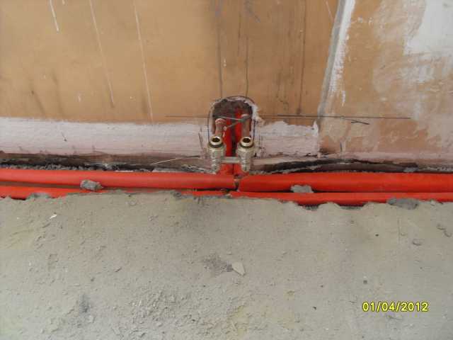 BAU.DE / BAU-Forum: 1. Bild zu Frage "Estrich reparieren nach Heizungsrohrverlegung: Anleitung, Material & Kosten sparen?" im BAU-Forum "Estrich und Bodenbeläge" BAU.DE / BAU-Forum: 1. Bild zu Frage "Estrich reparieren nach Heizungsrohrverlegung: Anleitung, Material & Kosten sparen?" im BAU-Forum "Estrich und Bodenbeläge"