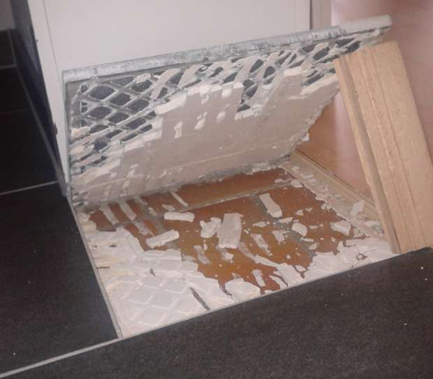 BAU.DE / BAU-Forum: 2. Bild zu Frage "Fliesen haften nicht: Ursachenforschung (Untergrund, Kleber?) & Tipps zur Probleml&ouml;sung" im BAU-Forum "Estrich und Bodenbel&auml;ge"