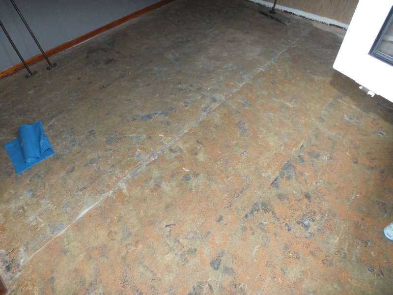 BAU.DE / BAU-Forum: 3. Bild zu Frage "PVC/Linoleum Boden entfernt: Asbestgefahr? Geruch, Entsorgung & Risiken im Altbau" im BAU-Forum "Estrich und Bodenbel&auml;ge"