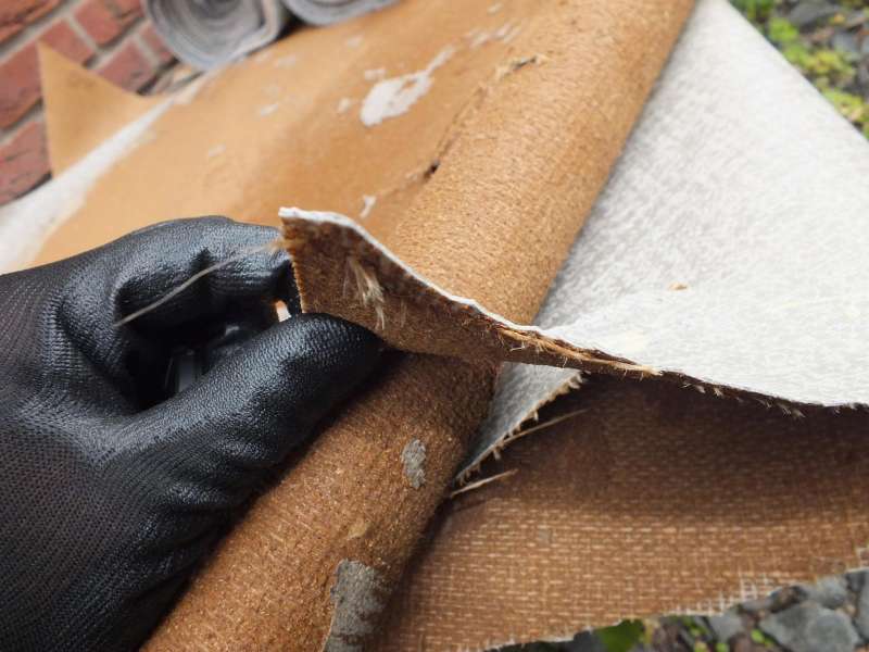 BAU.DE / BAU-Forum: 4. Bild zu Frage "PVC/Linoleum Boden entfernt: Asbestgefahr? Geruch, Entsorgung & Risiken im Altbau" im BAU-Forum "Estrich und Bodenbel&auml;ge"