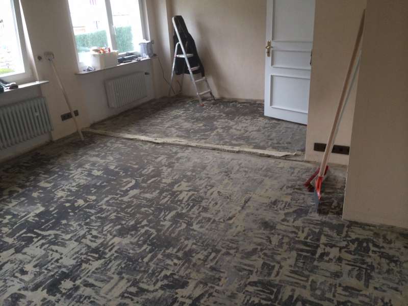 BAU.DE / BAU-Forum: 1. Bild zu Frage "PAK unter Parkett gefunden: Gesundheitsrisiko, Sanierung & Analyse alter Kleber?" im BAU-Forum "Estrich und Bodenbeläge" BAU.DE / BAU-Forum: 1. Bild zu Frage "PAK unter Parkett gefunden: Gesundheitsrisiko, Sanierung & Analyse alter Kleber?" im BAU-Forum "Estrich und Bodenbeläge"