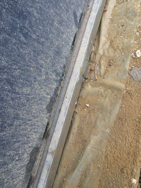 BAU.DE / BAU-Forum: 2. Bild zu Frage "Garagentor-Estrichanschluss: 7 cm Estrichhöhe, Vierkantprofil – Abdichtung gegen Regen?" im BAU-Forum "Estrich und Bodenbeläge" BAU.DE / BAU-Forum: 2. Bild zu Frage "Garagentor-Estrichanschluss: 7 cm Estrichhöhe, Vierkantprofil – Abdichtung gegen Regen?" im BAU-Forum "Estrich und Bodenbeläge"