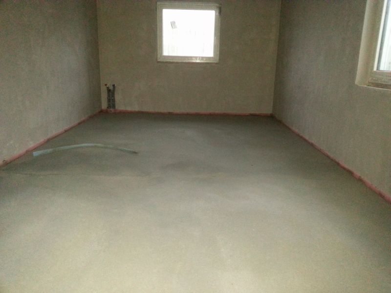 BAU.DE / BAU-Forum: 1. Bild zu Frage "Estrich senkt sich & knackt: Ursachen, Risiken & Sanierung bei Neubau?" im BAU-Forum "Estrich und Bodenbel&auml;ge"