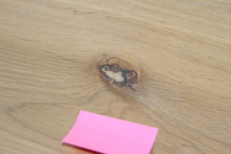 BAU.DE / BAU-Forum: 5. Bild zu Frage "Parkett Astl&ouml;cher mangelhaft verkittet: Ursachen, Risiken & Sanierungskosten?" im BAU-Forum "Estrich und Bodenbel&auml;ge"