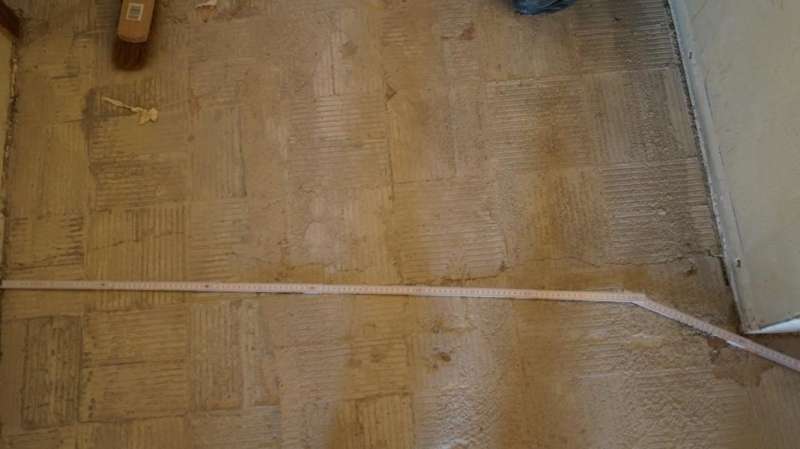 BAU.DE / BAU-Forum: 5. Bild zu Frage "Estrich Loch reparieren: Anleitung, Materialien & Kosten für die Reparatur?" im BAU-Forum "Estrich und Bodenbeläge" BAU.DE / BAU-Forum: 5. Bild zu Frage "Estrich Loch reparieren: Anleitung, Materialien & Kosten für die Reparatur?" im BAU-Forum "Estrich und Bodenbeläge"