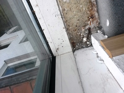 BAU.DE / BAU-Forum: 3. Bild zu Frage "Alter gelber Teppichkleber schwarz verf&auml;rbt?" im BAU-Forum "Estrich und Bodenbel&auml;ge"