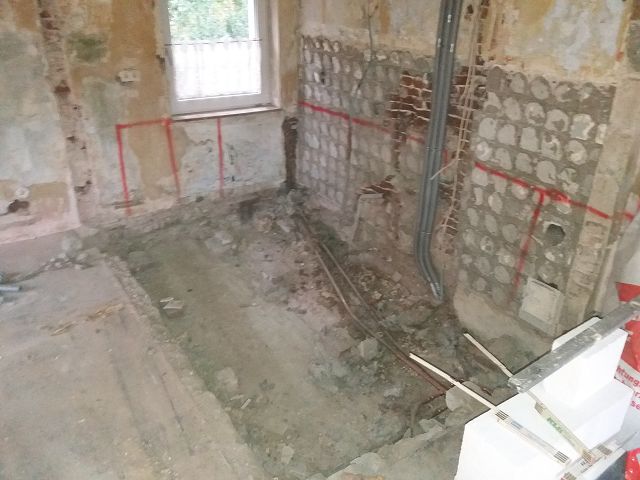 BAU.DE / BAU-Forum: 2. Bild zu Frage "Boden in Wohn-K&uuml;che auff&uuml;llen" im BAU-Forum "Estrich und Bodenbel&auml;ge"