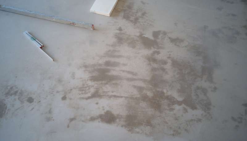 BAU.DE / BAU-Forum: 3. Bild zu Antwort "Wieder Probleme..." auf die Frage "Gelbliche Nivellierspachtel: Ursachen, Risiken & Qualit&auml;tspr&uuml;fung der Spachtelmasse?" im BAU-Forum "Estrich und Bodenbel&auml;ge"