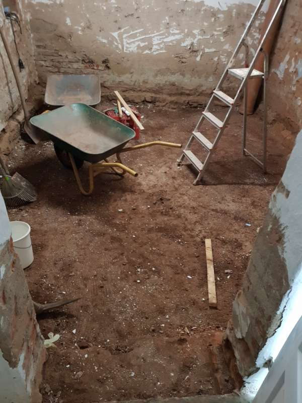 BAU.DE / BAU-Forum: 1. Bild zu Frage "Fu&szlig;bodenaufbau auf Erde im Keller" im BAU-Forum "Estrich und Bodenbel&auml;ge"