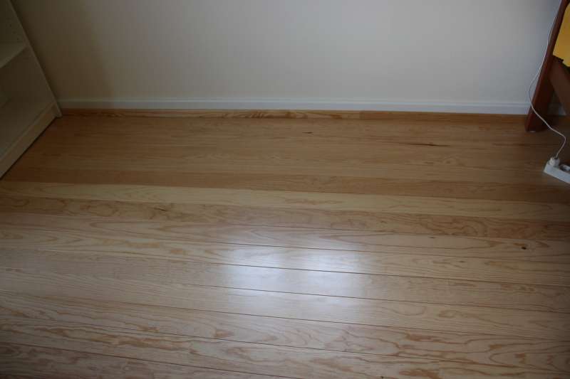 BAU.DE / BAU-Forum: 1. Bild zu Frage "Dielenboden Sanierung: M&auml;ngel erkennen, dokumentieren & erfolgreich reklamieren?" im BAU-Forum "Estrich und Bodenbel&auml;ge"