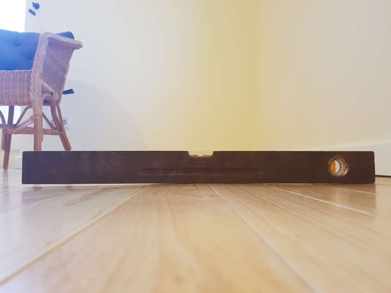 BAU.DE / BAU-Forum: 2. Bild zu Frage "Dielenboden Sanierung: M&auml;ngel erkennen, dokumentieren & erfolgreich reklamieren?" im BAU-Forum "Estrich und Bodenbel&auml;ge"