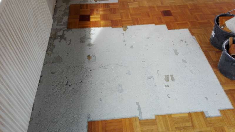 BAU.DE / BAU-Forum: 1. Bild zu Frage "Risse im Estrich, was tun?" im BAU-Forum "Estrich und Bodenbel&auml;ge"