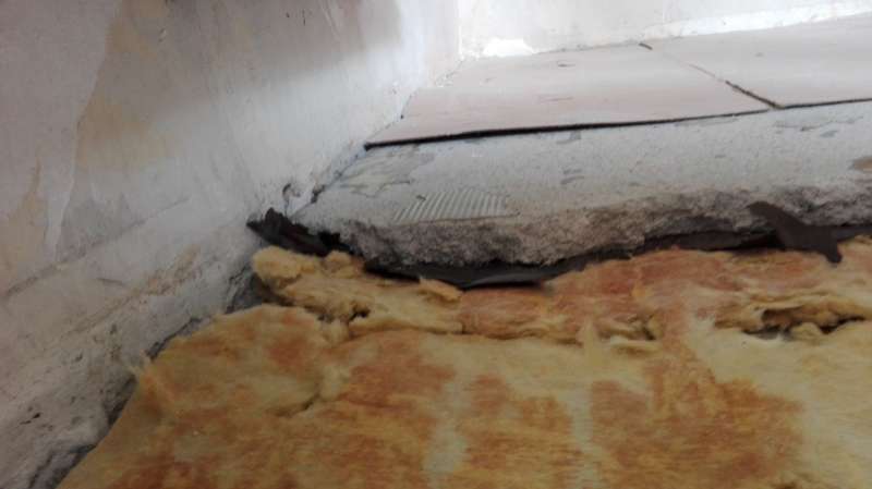 BAU.DE / BAU-Forum: 2. Bild zu Antwort "Habe den Estrich entfernt" auf die Frage "Estrich Risse: Ursachen, Sofortma&szlig;nahmen & Sanierungskosten im &Uuml;berblick" im BAU-Forum "Estrich und Bodenbel&auml;ge"