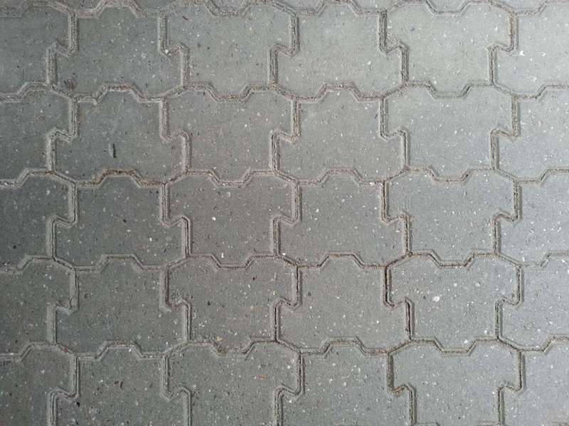 BAU.DE / BAU-Forum: 1. Bild zu Frage "Wer kennt diese Beton-Verbundpflastersteine?" im BAU-Forum "Estrich und Bodenbel&auml;ge"