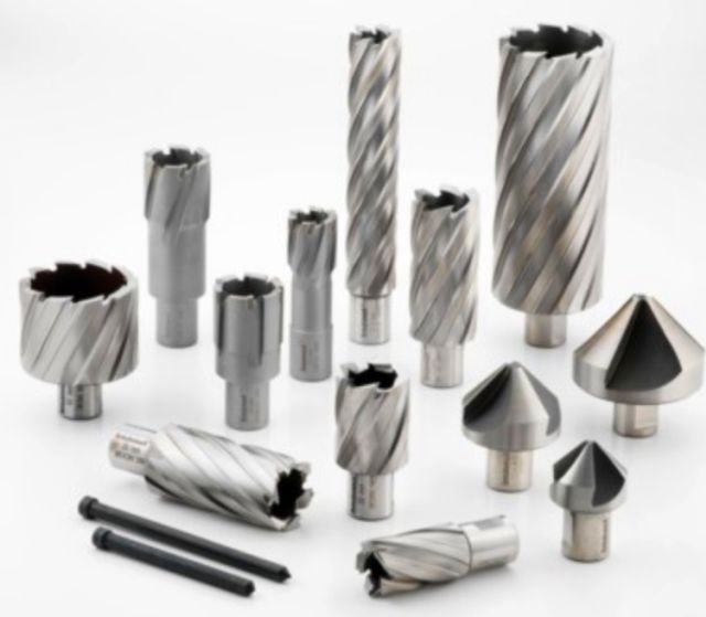 BAU.DE / BAU-Forum: 1. Bild zu Antwort "Betonplatten.." auf die Frage "Gehwegplatte bohren: Beton sicher durchbohren &ndash; Tipps f&uuml;r D&uuml;bel & Kabel" im BAU-Forum "Estrich und Bodenbel&auml;ge"