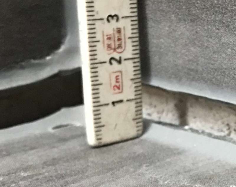 BAU.DE / BAU-Forum: 1. Bild zu Frage "Fliesenboden senkt sich im Randbereich (ganzes Haus)" im BAU-Forum "Estrich und Bodenbel&auml;ge"