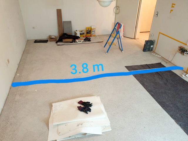 BAU.DE / BAU-Forum: 1. Bild zu Frage "Altbau Lautsprecherkabel in Estrich legen &nbsp;-&nbsp; Nut fr&auml;sen" im BAU-Forum "Estrich und Bodenbel&auml;ge"