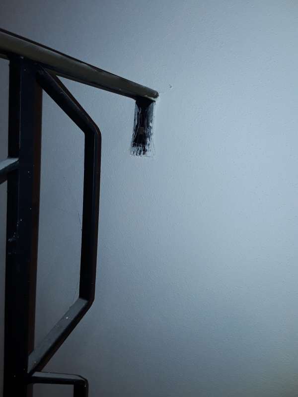 BAU.DE / BAU-Forum: 2. Bild zu Frage "wie Laminat am besten verlegen am Gel&auml;nder" im BAU-Forum "Estrich und Bodenbel&auml;ge"