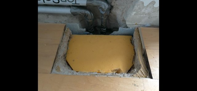 BAU.DE / BAU-Forum: 1. Bild zu Frage "10 cm breiter, ca. 1 m langer Schlitz im Estrich auff&uuml;llen" im BAU-Forum "Estrich und Bodenbel&auml;ge"