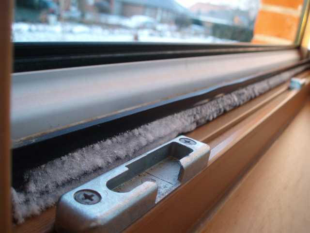 BAU.DE / BAU-Forum: 1. Bild zu Antwort "Kondensatbildung im Neubau: L&ouml;sung f&uuml;r gleiches Problem gesucht" auf die Frage "Schwitzwasser im Fensterfalz: Ursachen, Folgen & L&ouml;sungen f&uuml;r KfW 40 H&auml;user?" im BAU-Forum "Fenster und Au&szlig;ent&uuml;ren"