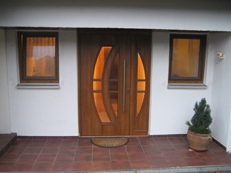 BAU.DE / BAU-Forum: 3. Bild zu Antwort "Kunststofft&uuml;r Riss: Innenwand &ndash; Stabilit&auml;t & Risikobewertung" auf die Frage "K&ouml;mmerling Kunststofft&uuml;r: Riss im T&uuml;rfl&uuml;gel &ndash; Optischer oder technischer Mangel? Ursachen & L&ouml;sungen" im BAU-Forum "Fenster und Au&szlig;ent&uuml;ren"