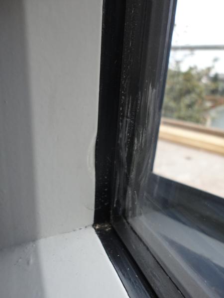 BAU.DE / BAU-Forum: 3. Bild zu Frage "Holz-Alufenster mit Lacksch&auml;den: Ursachen, Rechte & Vorgehen bei M&auml;ngeln?" im BAU-Forum "Fenster und Au&szlig;ent&uuml;ren"