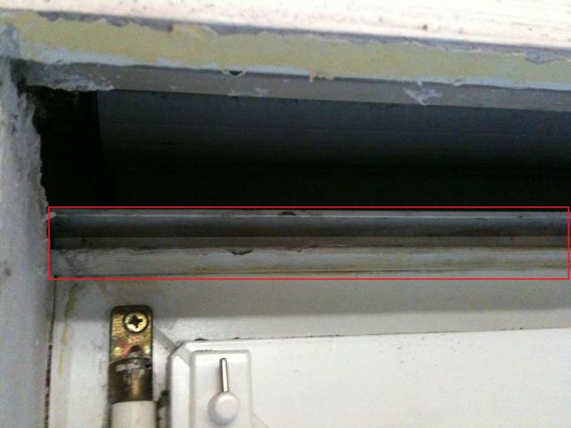 BAU.DE / BAU-Forum: 1. Bild zu Frage "Rollokasten Deckel offen aber wie Halterung abbauen?" im BAU-Forum "Fenster und Au&szlig;ent&uuml;ren"