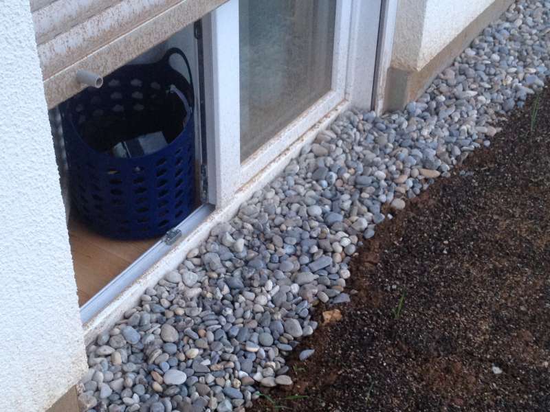 BAU.DE / BAU-Forum: 1. Bild zu Frage "Welche Richtlinien gelten bei Bodentiefen Fenstern? Rasen, Kies oder Fliesen" im BAU-Forum "Fenster und Au&szlig;ent&uuml;ren"