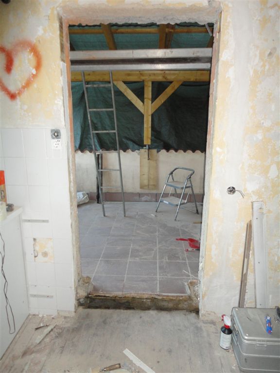 BAU.DE / BAU-Forum: 1. Bild zu Frage "Neue Balkont&uuml;re wasserdicht einbauen in alten Balkon?" im BAU-Forum "Fenster und Au&szlig;ent&uuml;ren"