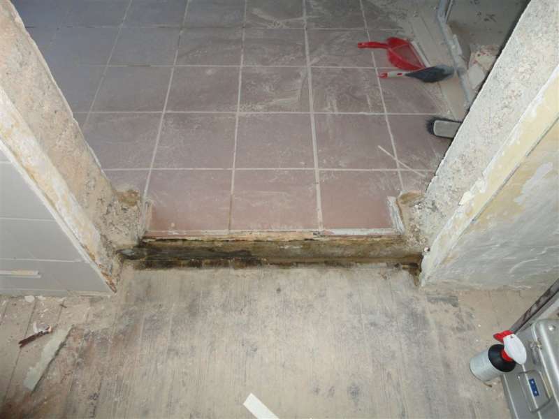 BAU.DE / BAU-Forum: 2. Bild zu Frage "Neue Balkont&uuml;re wasserdicht einbauen in alten Balkon?" im BAU-Forum "Fenster und Au&szlig;ent&uuml;ren"