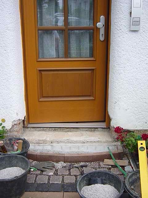 BAU.DE / BAU-Forum: 1. Bild zu Antwort "Wie Haust&uuml;rschwelle abdichten?" auf die Frage "Haust&uuml;rschwelle abdichten: Anleitung, Materialien & Kosten f&uuml;r optimale Dichtung?" im BAU-Forum "Fenster und Au&szlig;ent&uuml;ren"