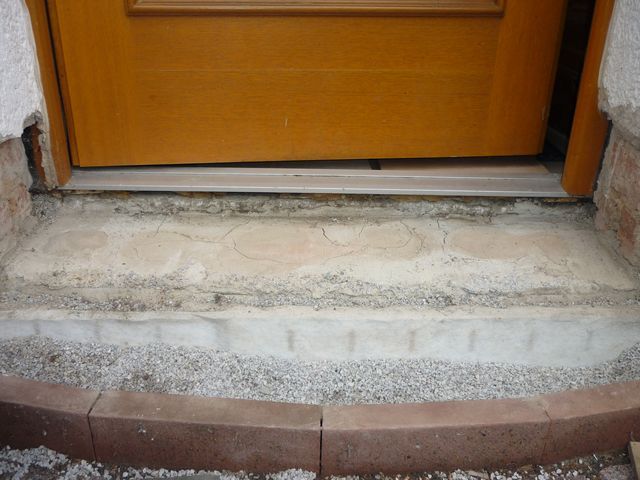 BAU.DE / BAU-Forum: 2. Bild zu Antwort "Wie Haust&uuml;rschwelle abdichten?" auf die Frage "Haust&uuml;rschwelle abdichten: Anleitung, Materialien & Kosten f&uuml;r optimale Dichtung?" im BAU-Forum "Fenster und Au&szlig;ent&uuml;ren"