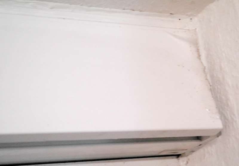 BAU.DE / BAU-Forum: 1. Bild zu Antwort "Fugen sind gut sichtbar" auf die Frage "Rollladenkasten &ouml;ffnen ohne Schrauben: Anleitung, Risiken & Tipps f&uuml;r Kunststoffk&auml;sten" im BAU-Forum "Fenster und Au&szlig;ent&uuml;ren"