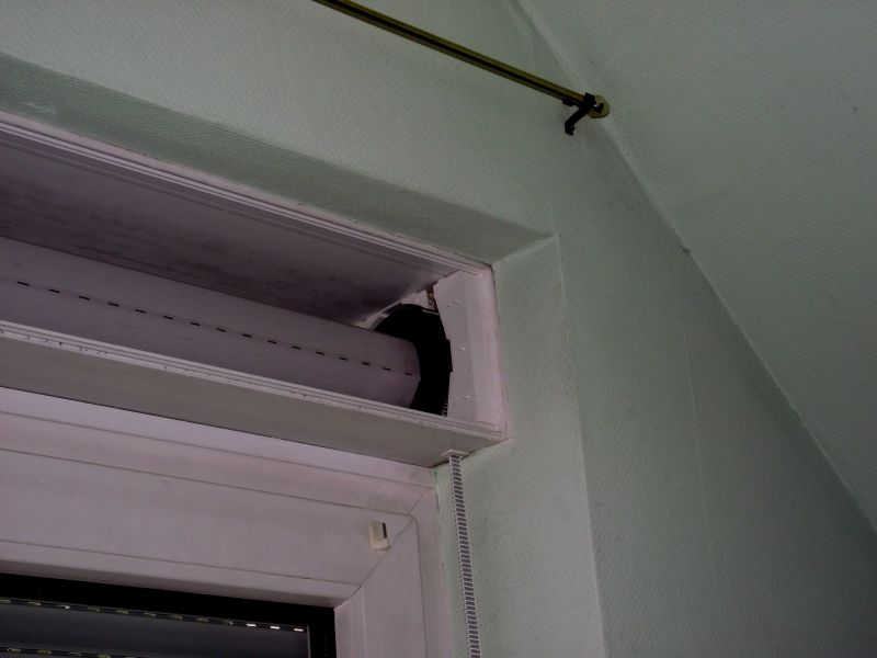 BAU.DE / BAU-Forum: 1. Bild zu Frage "Ausbau der Rollladenstange f&uuml;r neuen Gurt (mit Fotos)" im BAU-Forum "Fenster und Au&szlig;ent&uuml;ren"