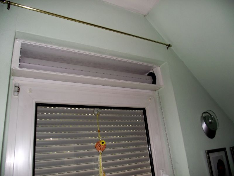 BAU.DE / BAU-Forum: 2. Bild zu Frage "Ausbau der Rollladenstange f&uuml;r neuen Gurt (mit Fotos)" im BAU-Forum "Fenster und Au&szlig;ent&uuml;ren"