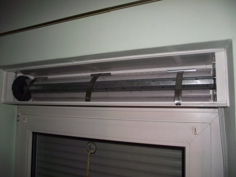 BAU.DE / BAU-Forum: 3. Bild zu Frage "Ausbau der Rollladenstange f&uuml;r neuen Gurt (mit Fotos)" im BAU-Forum "Fenster und Au&szlig;ent&uuml;ren"