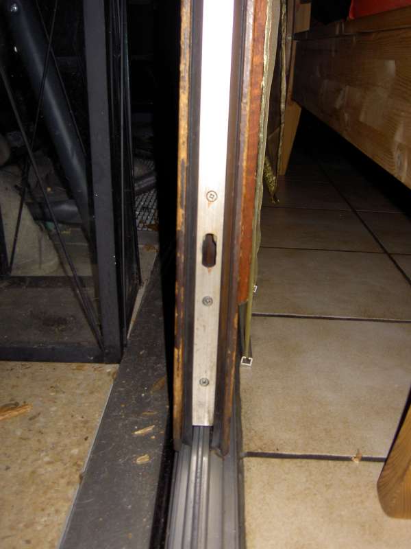 BAU.DE / BAU-Forum: 2. Bild zu Frage "Holzterrassent&uuml;r Hebeschiebemechanismus verschlissen Generalunternehmer ca. Baujahr. 1980" im BAU-Forum "Fenster und Au&szlig;ent&uuml;ren"