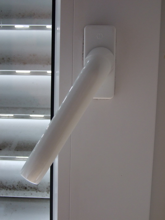 BAU.DE / BAU-Forum: 1. Bild zu Frage "Wie Fenstergriff einstellen" im BAU-Forum "Fenster und Außentüren" BAU.DE / BAU-Forum: 1. Bild zu Frage "Wie Fenstergriff einstellen" im BAU-Forum "Fenster und Außentüren"