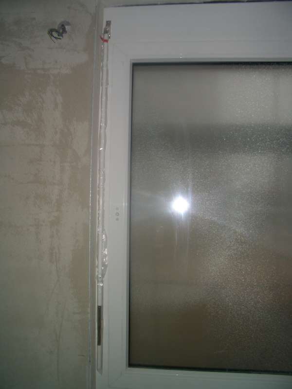 BAU.DE / BAU-Forum: 1. Bild zu Frage "Bohrlöcher an Neubau-Kunststofffenster" im BAU-Forum "Fenster und Außentüren" BAU.DE / BAU-Forum: 1. Bild zu Frage "Bohrlöcher an Neubau-Kunststofffenster" im BAU-Forum "Fenster und Außentüren"