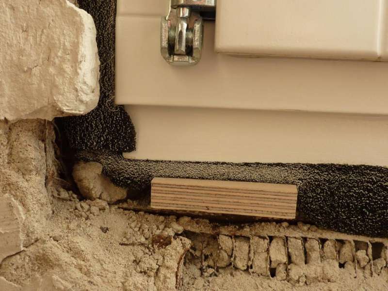 BAU.DE / BAU-Forum: 1. Bild zu Frage "Kompriband liegt nicht an" im BAU-Forum "Fenster und Außentüren" BAU.DE / BAU-Forum: 1. Bild zu Frage "Kompriband liegt nicht an" im BAU-Forum "Fenster und Außentüren"