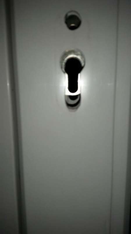 BAU.DE / BAU-Forum: 3. Bild zu Frage "PZ Schloss Ausfräsung Mangel?" im BAU-Forum "Fenster und Außentüren" BAU.DE / BAU-Forum: 3. Bild zu Frage "PZ Schloss Ausfräsung Mangel?" im BAU-Forum "Fenster und Außentüren"