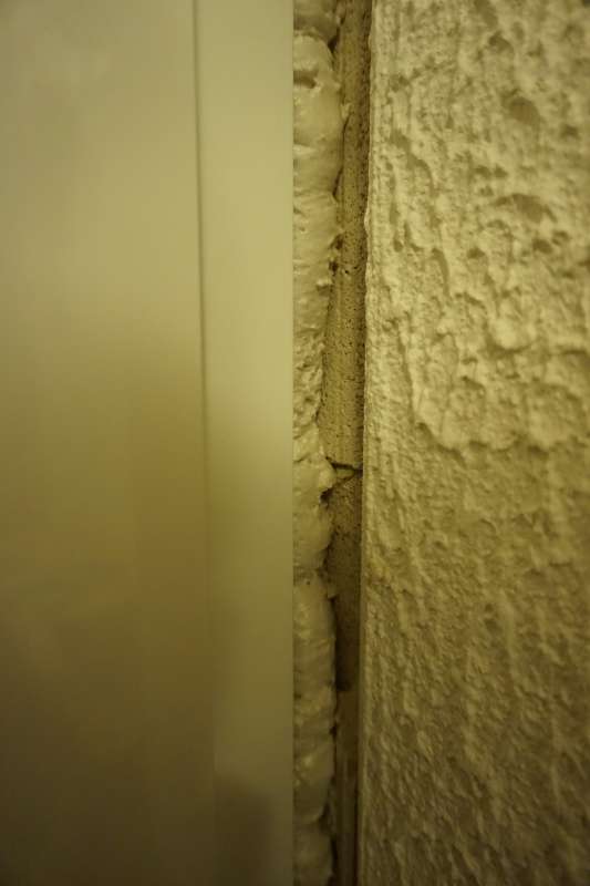 BAU.DE / BAU-Forum: 3. Bild zu Antwort "Haust&uuml;r Abdichtung" auf die Frage "Haust&uuml;r ohne Kompriband eingebaut: Ist das ein Mangel? Montage, Abdichtung & Alternativen" im BAU-Forum "Fenster und Au&szlig;ent&uuml;ren"