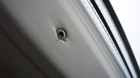 BAU.DE / BAU-Forum: 1. Bild zu Antwort "Nachtrag Foto Fensterm&auml;ngel" auf die Frage "Eigentumswohnung Abnahme: Checkliste, M&auml;ngelprotokoll & Rechte bei Baum&auml;ngeln?" im BAU-Forum "Fenster und Au&szlig;ent&uuml;ren"