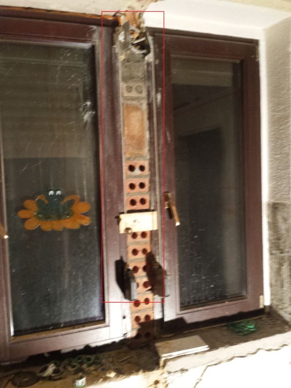 BAU.DE / BAU-Forum: 1. Bild zu Frage "L&ouml;sung f&uuml;r Raum zwischen zwei Fenstern gesucht" im BAU-Forum "Fenster und Au&szlig;ent&uuml;ren"