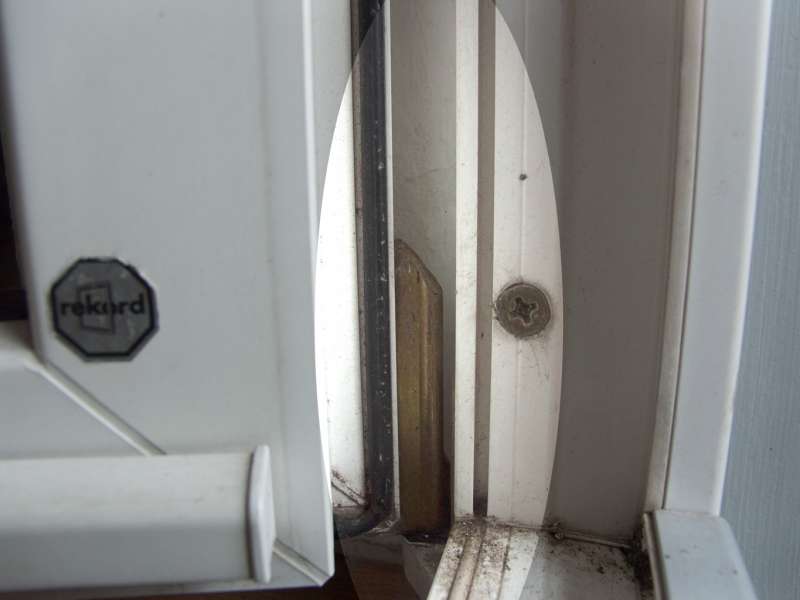 BAU.DE / BAU-Forum: 2. Bild zu Antwort "Ich kann nicht sehen, ob das..." auf die Frage "Balkont&uuml;r undicht: Ursachen, Reparatur-M&ouml;glichkeiten & Kosten f&uuml;r Mieter?" im BAU-Forum "Fenster und Au&szlig;ent&uuml;ren"