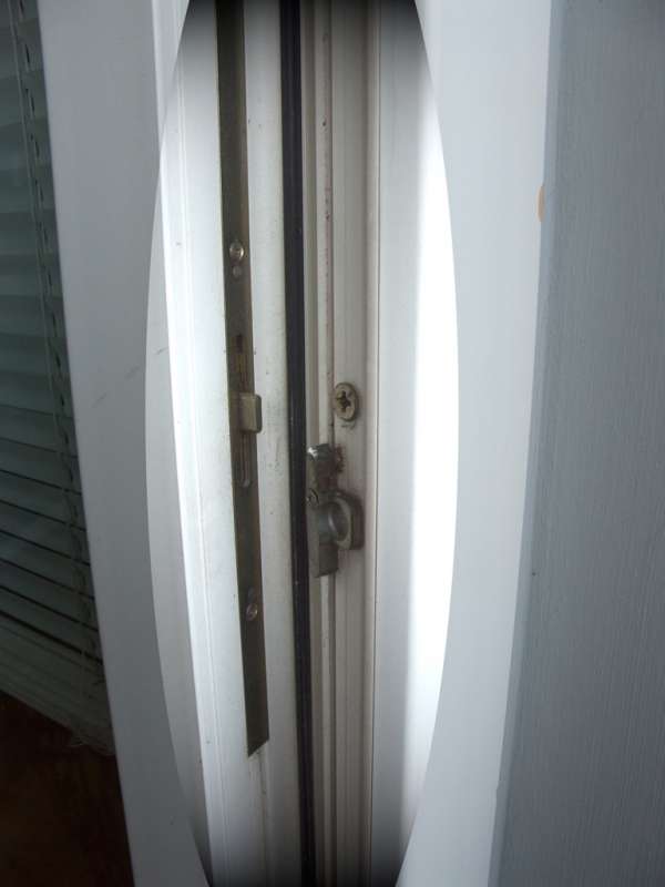 BAU.DE / BAU-Forum: 1. Bild zu Antwort "und hier noch ein paar" auf die Frage "Balkont&uuml;r undicht: Ursachen, Reparatur-M&ouml;glichkeiten & Kosten f&uuml;r Mieter?" im BAU-Forum "Fenster und Au&szlig;ent&uuml;ren"